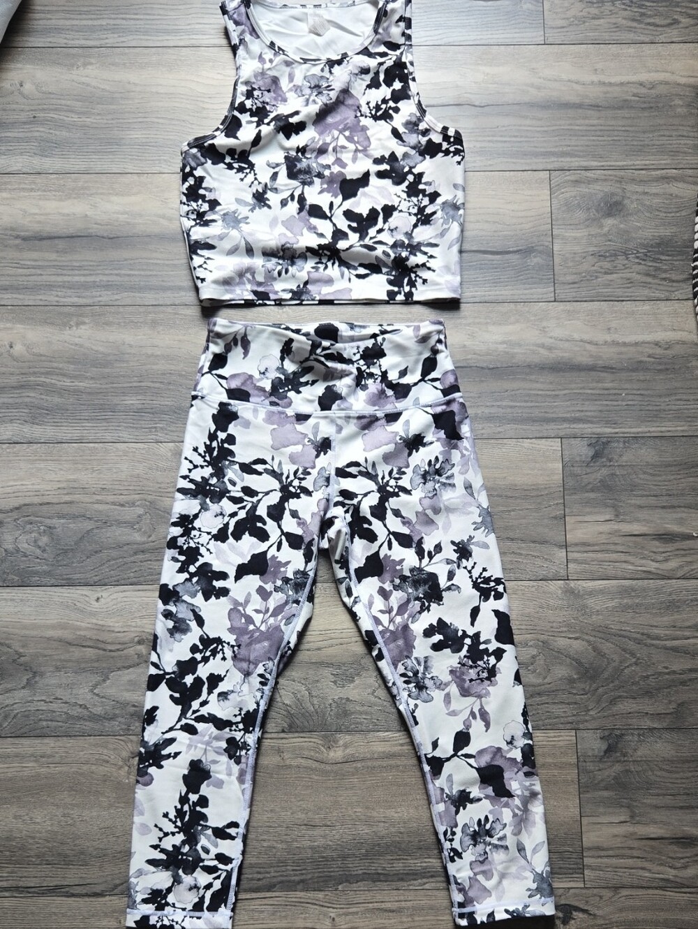Balance Collection Lavender White Black Floral Crop Tank Leggings Athletic Set
